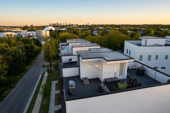 Building Photo - 968 Youngs Ln