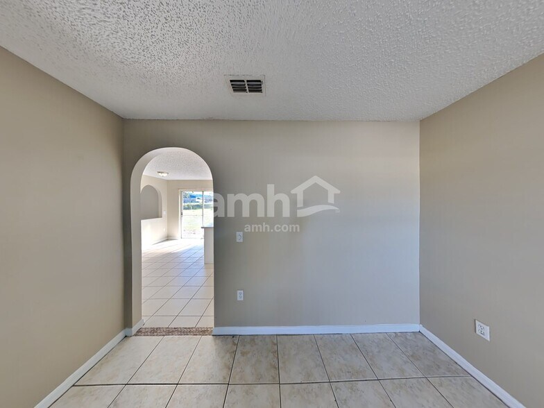 Building Photo - 1015 Astor Ct