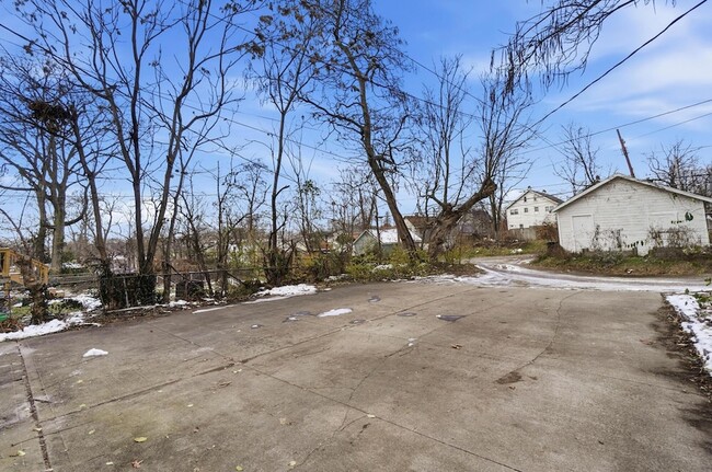 Building Photo - 212 E Hudson St