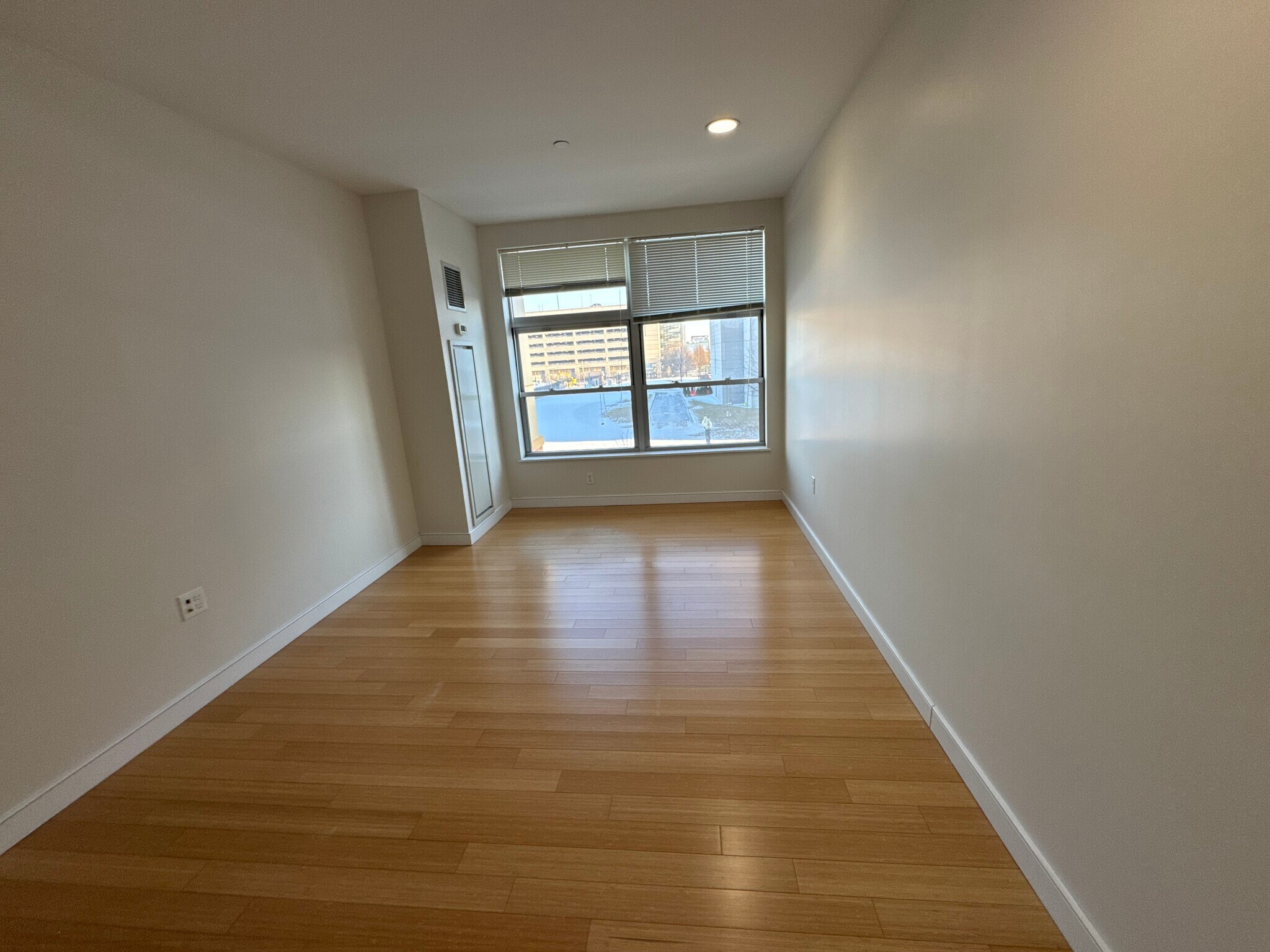 Building Photo - 595 Albany St