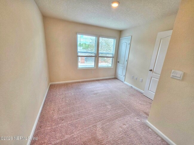 Building Photo - 3972 Vlg Vw Ln