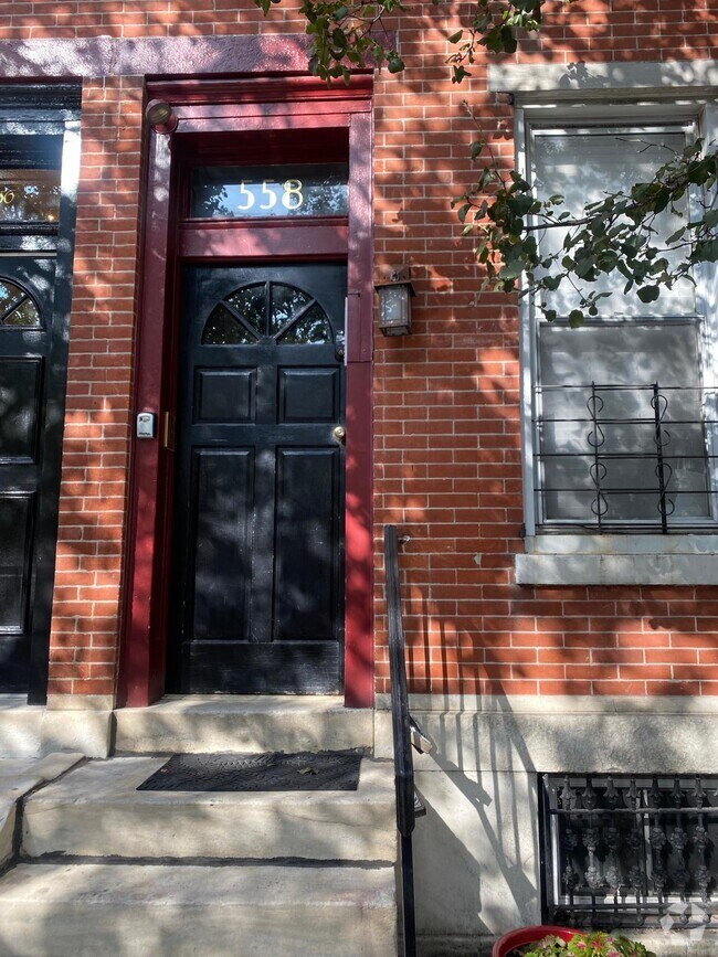 Building Photo - 558 N 17th St