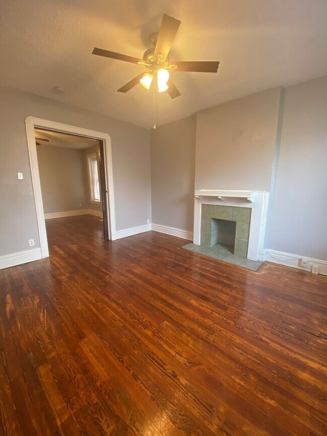 Building Photo - 2704 Arsenal St