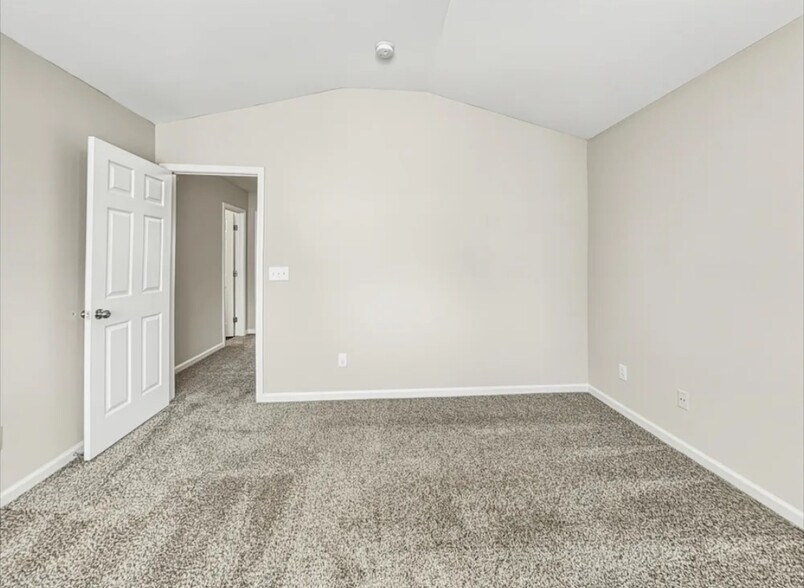 Building Photo - 429 Chamberlain Dr