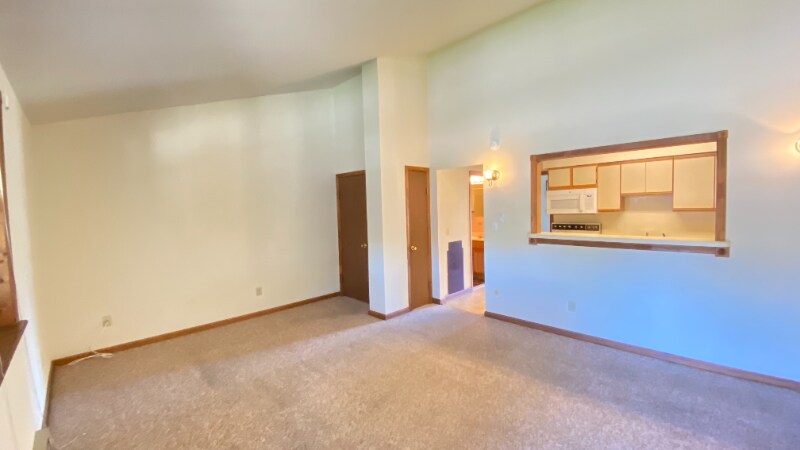 Building Photo - 620 Kings Rd
