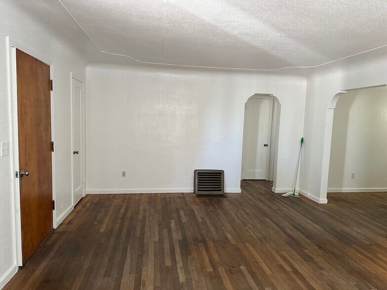 Living room - 2120 5th St