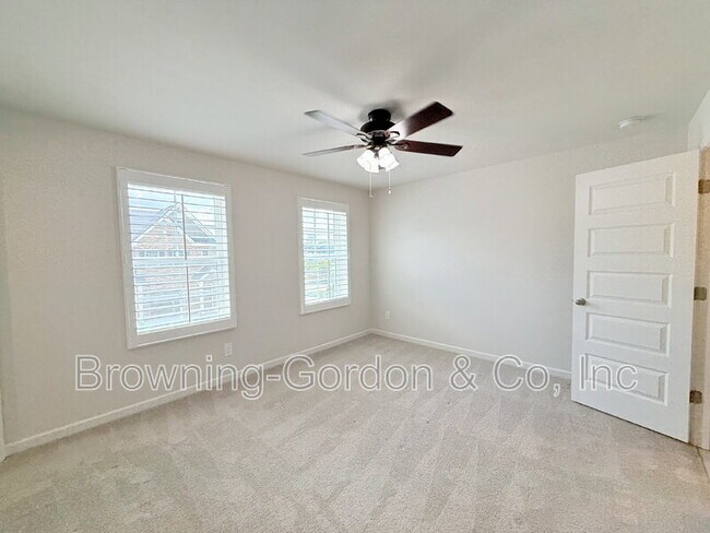 Building Photo - 5088 Dayflower Dr