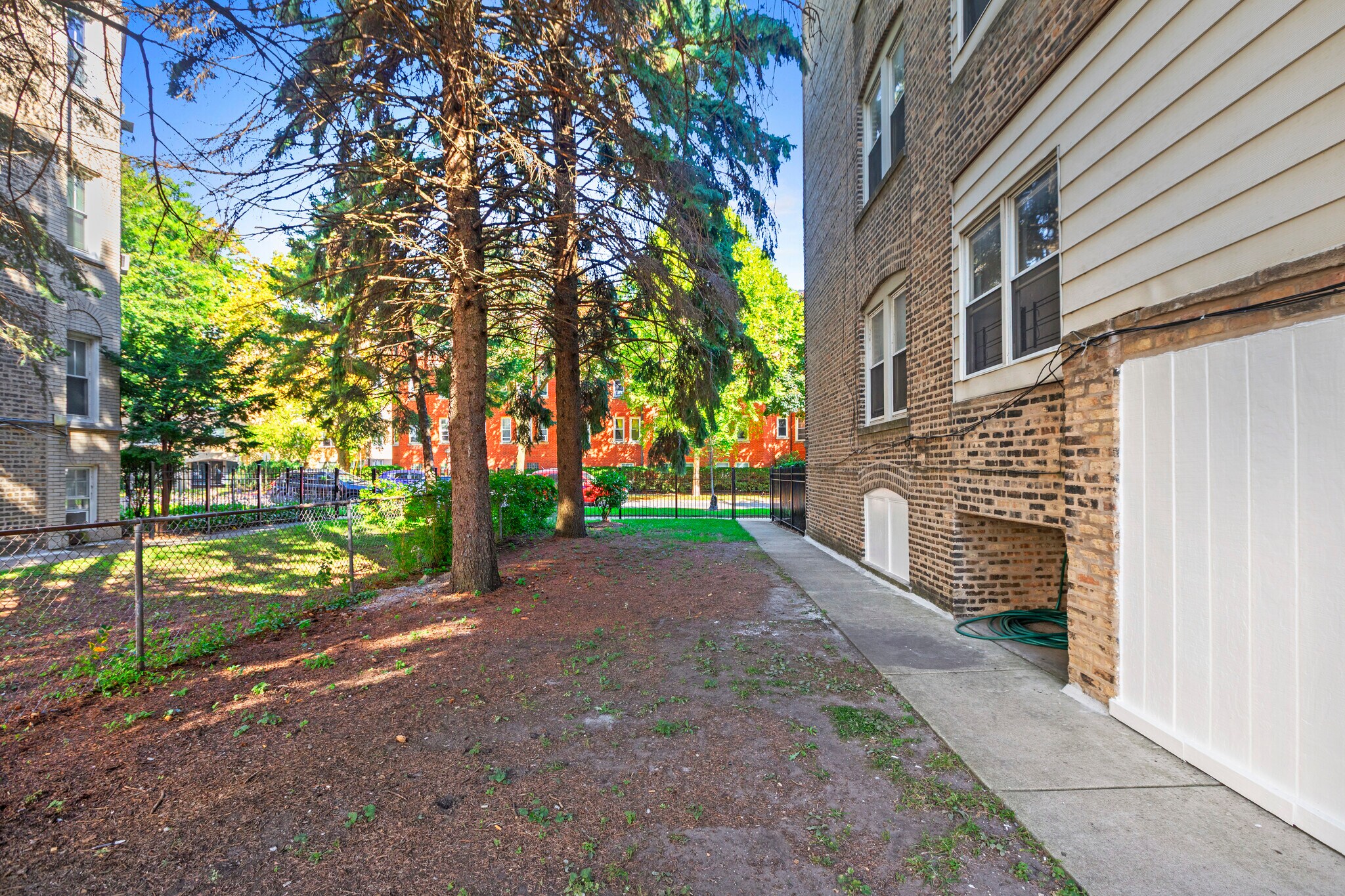 Building Photo - 120 Custer Ave