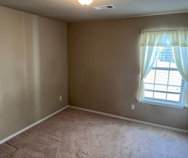 Building Photo - 221 Regency Dr