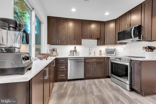 Building Photo - 1052 Cedar Ridge Ct