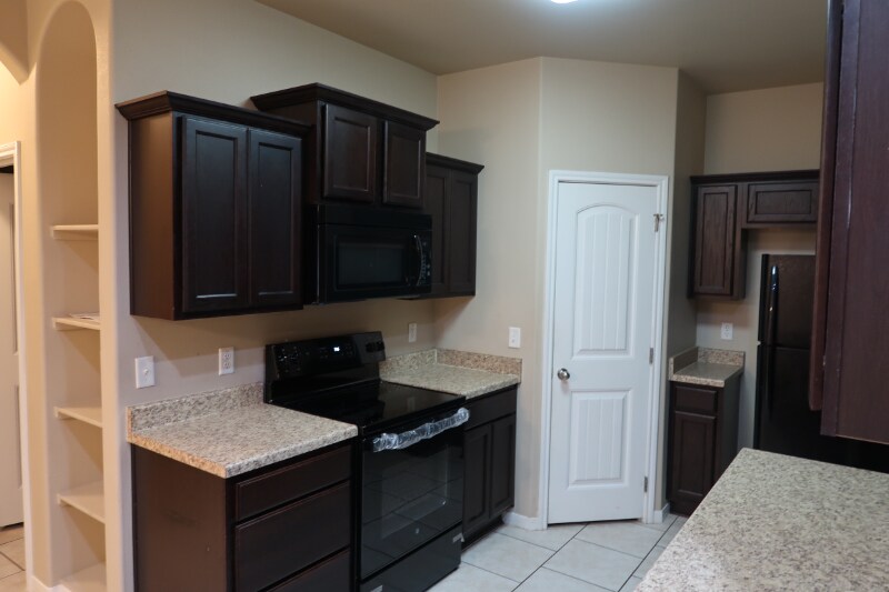Building Photo - 1209 Vanguard Ln