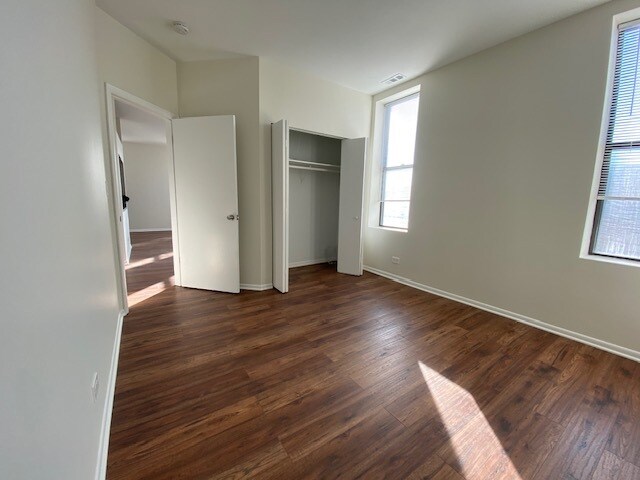 Building Photo - 1461 W Fullerton Ave