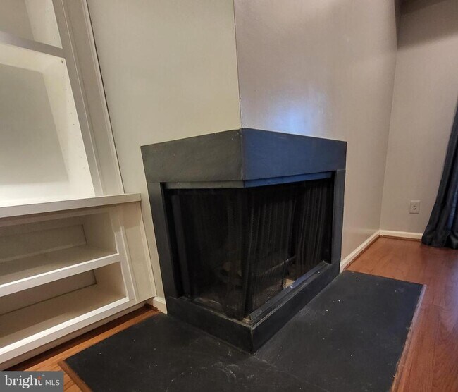 Building Photo - 5800 Cove Landing Rd