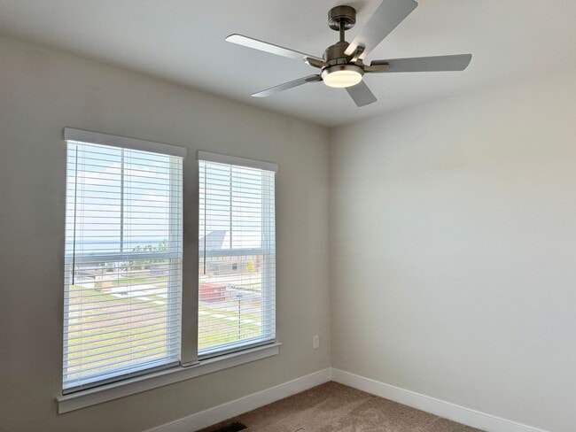 Building Photo - POTOMAC SHORES - BEAUTIFUL VIEWS! (interne...