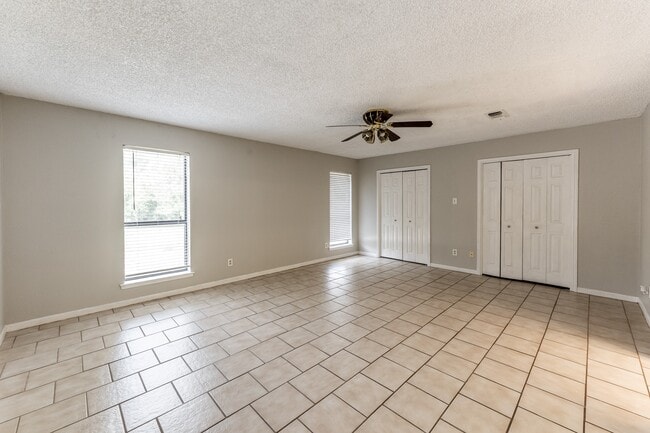 Building Photo - 1914 Rosewood Ln