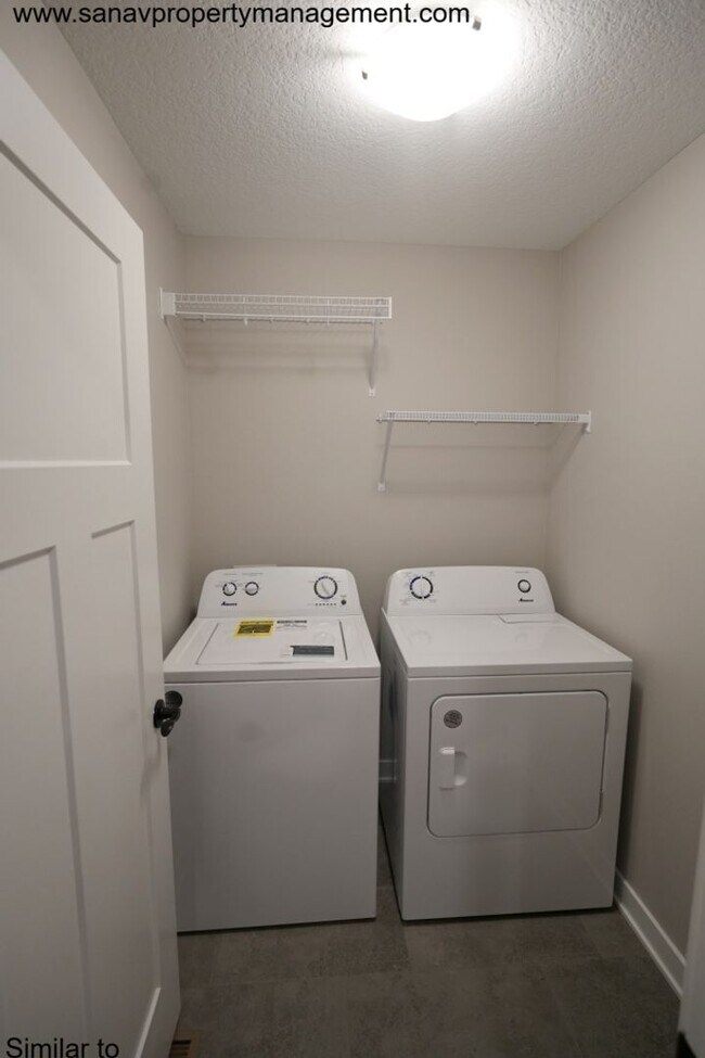 Building Photo - Beautiful 3 Bed Ranch Home w/ fully finished basement in Prime Norwalk Location