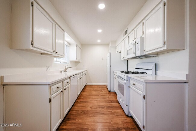 Building Photo - 1111 E Turney Ave