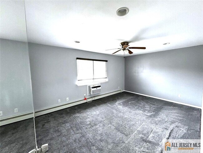 Building Photo - 532 Cricket Ln