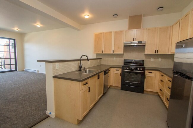 Building Photo - Unique opportunity to live in a new modern...