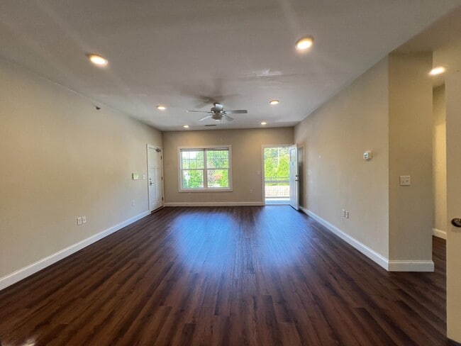 Building Photo - 466 S Broad St