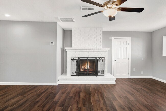 Building Photo - Central 1 Bedroom 1 Bath