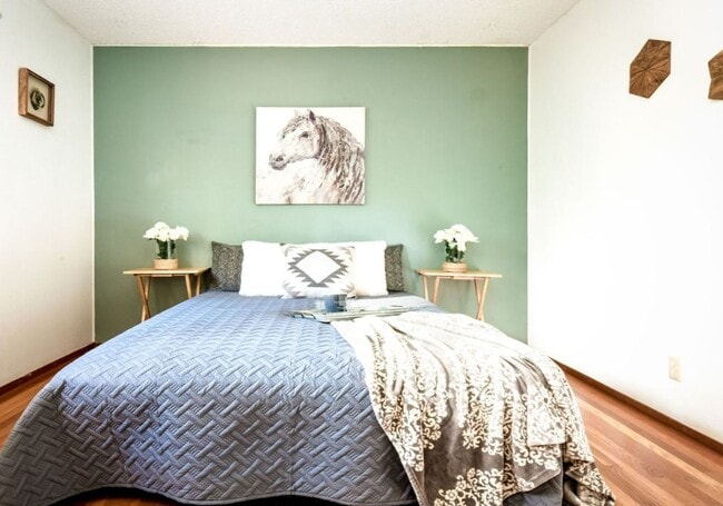 Building Photo - 3 Bedroom 1 Bathroom House Tucked in the T...