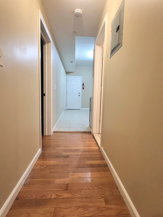 Foyer - 501 S 10th St