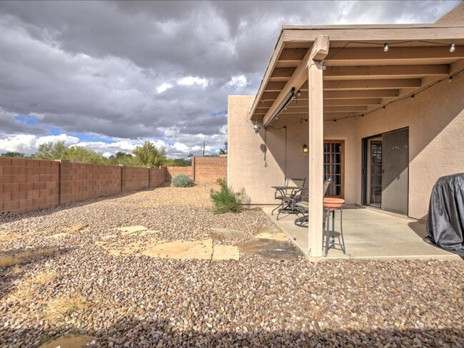 Building Photo - Beautiful 3 Bedroom Home with Office & Des...