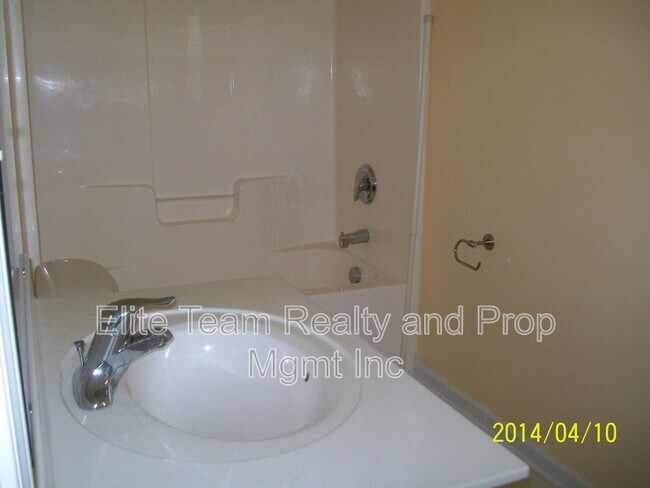 Building Photo - 1732 Carmenet Ln