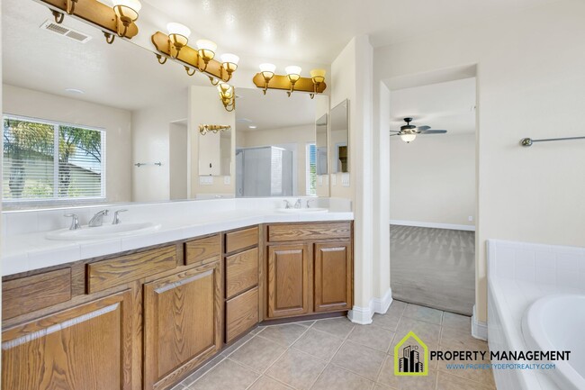 Building Photo - Luxury 5-BR Home Rental in Elk Grove