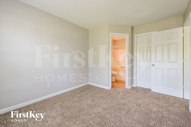 Building Photo - 941 Oak Street Southwest