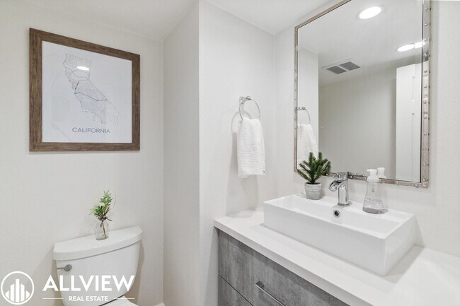 Building Photo - 2 br, 2.5 bath House - 8 Clover Hill Lane