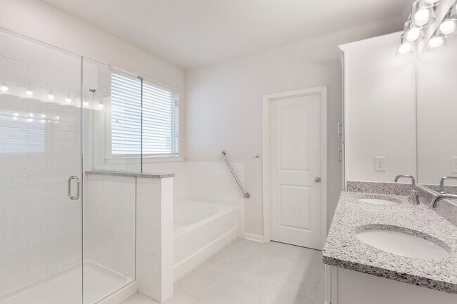 Building Photo - Gorgeous 4/3 w/ 2-Car Garage in New Hawthorne Station Subdivision in College Park!