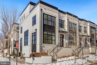 Building Photo - 11300 Emerald Park Rd