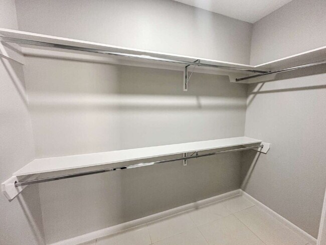 Building Photo - What an amazing apartment in Mission!!! Luxury apartment for Rent