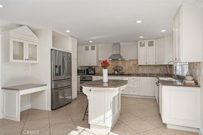 Building Photo - 2 Meadowsweet Way