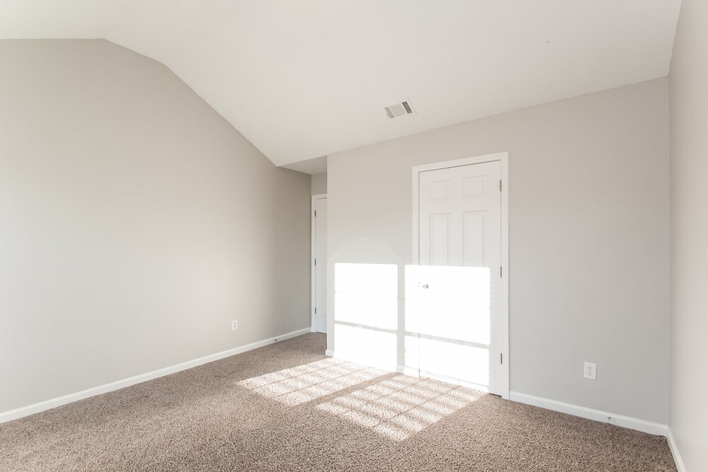 Building Photo - 1883 Roble Dr