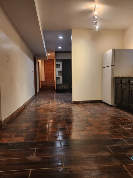 Building Photo - 6110 N Mozart St