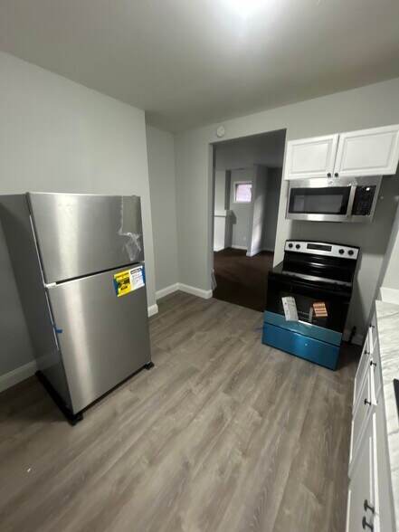 Building Photo - 4114 Pingree St