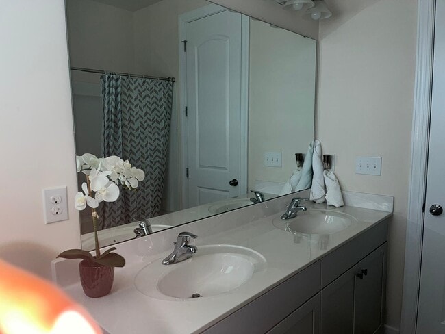 Primary bathroom - 5347 Baker Ln