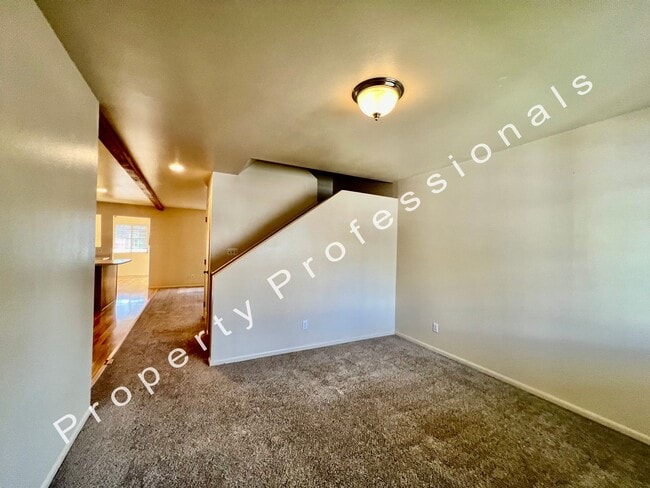 Building Photo - 1015 Domelby Ct