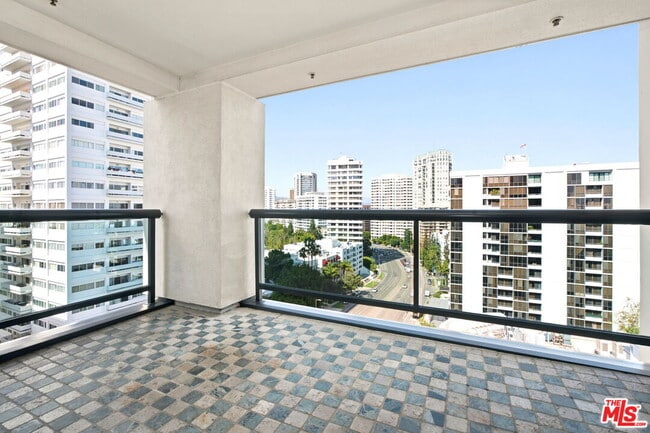 Building Photo - 10724 Wilshire Blvd