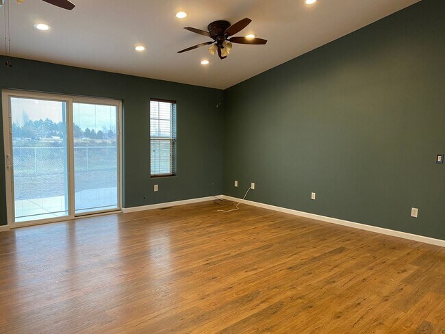 Building Photo - Spacious 3 BR 2 BA 2 Car garage on acreage