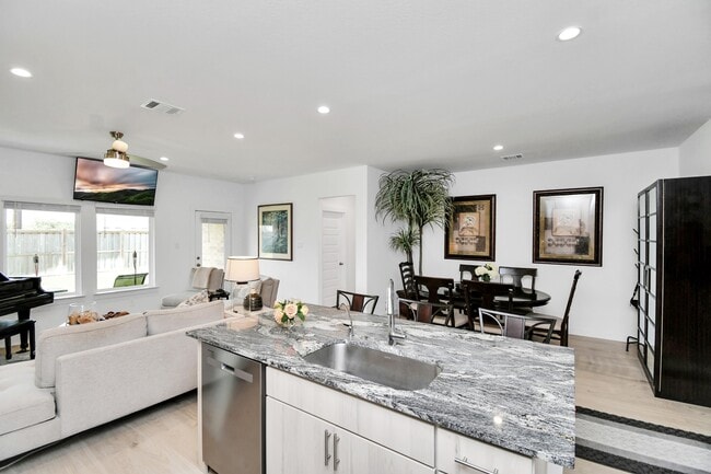 Building Photo - 1630 Cedar Pointe Ct