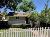 Building Photo - Charming 2 bedroom, 1.5 bath home near Sutter Street