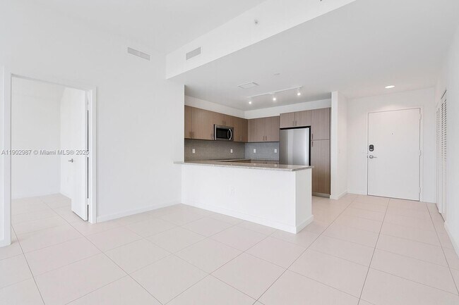 Building Photo - 5350 NW 84th Ave