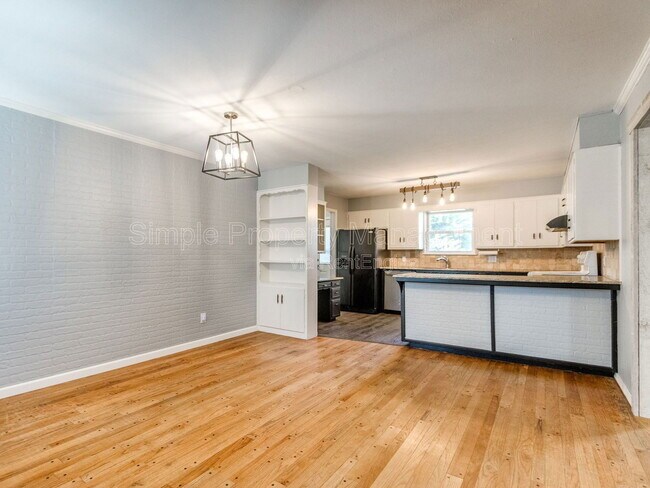 Building Photo - 2711 Ridgeview Dr