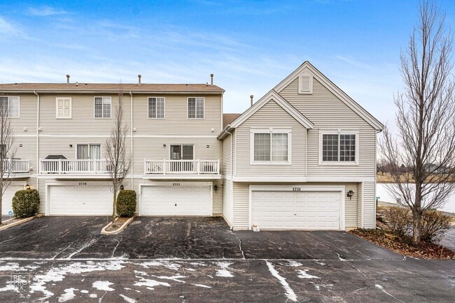 Building Photo - Three Bedroom Two Story Townhome