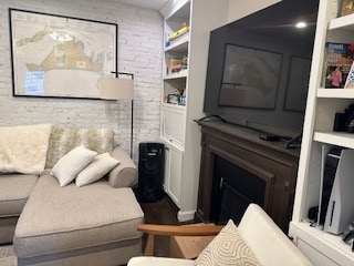 Building Photo - 245 W 5th St