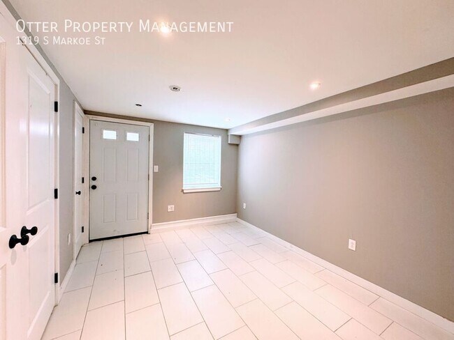 Building Photo - 1319 S Markoe St